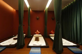 青岛泰式按摩的被动瑜伽：当身体被折叠成诗